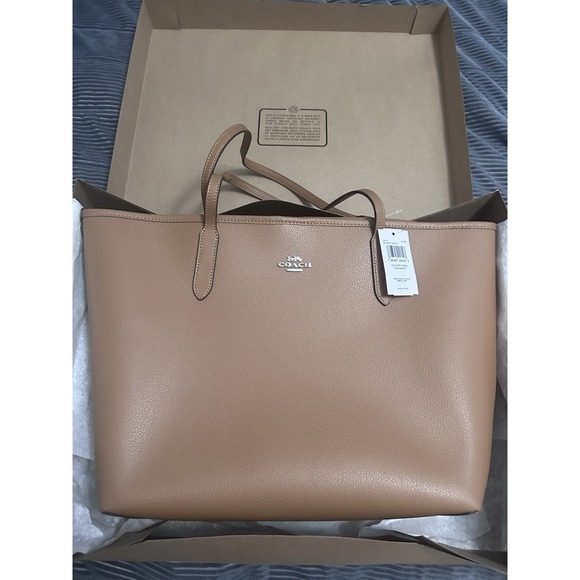 Coach Handbags - NWT Coach CR111 Leather City Tote Shoulder Bag